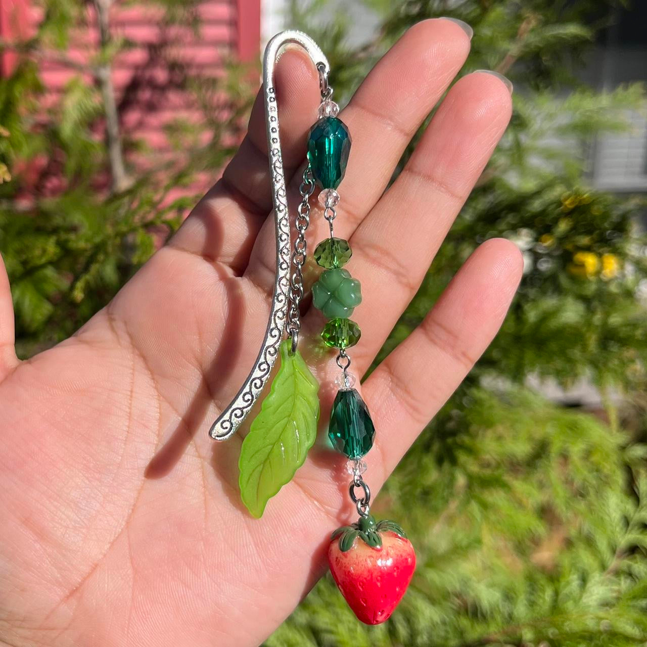 Strawberry bookmark🍓🌿