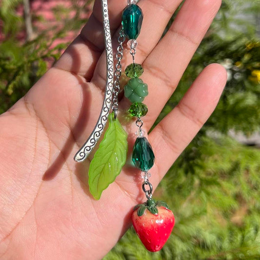 Strawberry bookmark🍓🌿